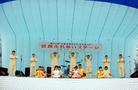 Published on 10/27/2002 On 10/27/02, The ¡°Kantong Area People Festival¡± is held in Tokyo; the tourist is bustling. Dafa practitioners participated in this festival to demonstrate the five sets of Falun Gong GongFa.