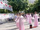 Published on 6/23/2003 Every year’s June 21 is ¡°France Music Festival¡±. French Falun Dafa practitioners also participated in this year’s music festival and demonstrated beautiful Chinese traditional dances and the Falun Dafa exercises.