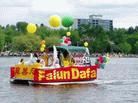 Published on 5/25/2004 On May 23,2004, Falun Gong practitioners participated Ottawa Tulip Festival. It was the fourth year Falun Gong practitioners had participated in the Boat Parade at the Tulip Festival. 
