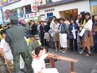 Published on 10/19/2004 On October 16, the Falun Gong practitioners held a torture reenactment exhibition at Myeong-Dong, a famous tourist and shopping center in Seoul. The purpose was to clarify the truth about the persecution of Falun Gong in China, 