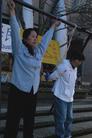 新西兰法轮功学员举办反酷刑展, 呼吁制止江氏集团暴行 2004-06-26