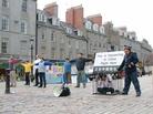 Published on 10/1/2004 From September 24 to 27, 2004, UK Falun Gong practitioners organized an Anti-Torture exhibition tour in 3 major cities in Scotland: Glasgow, Aberdeen and Dundee. The exhibitions attracted many local people and tourists; they  signed the "Bring Jiang to Justice" petition.