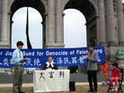 Published on 8/29/2003 On August 23rd, Falun Gong practitioners acted out a symbolic trial against Jiang Zemin in Temple Park, Brussels. 


