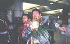 Published on 2/27/2002 At 10am February 27, 2002, Lin Shenli, a Falun Dafa practitioner who had been illegally sent to a labor camp because of his appealing to the Chinese Government in China arrived at the Montreal Airport. Lin’s wife Li Jinyu, also a Dafa practitioner, and over 20 other practitioners held the banners read "Welcome Falun Dafa practitioner Lin Shenli" in Chinese, English and French, along with the representative from Amnesty International and reporters from about 10 medias including CBC, CTV, CJAD and Montreal Gazette, together welcome Lin’s returning with the music "Pudu", "Jishi" Dafa music playing in the background. 