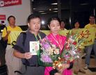 Published on 9/14/2004 After almost four years of separation and inhuman suffering, Ms. Zhou Xuefei arrived at the Newark International Airport to join her husband, Mr. Lu Chaohui. Ms. Zhou Xuefei is a commercial designer. In November 2000, police in China unlawfully arrested her for distributing truth-clarifying flyers. She was sentenced to three years of hard labor in China’s notorious forced labor camps, including the Sanshui Women’s Forced Labor Camp. Because she stayed firm in her belief, she was forced into hard labor during those three years, assigned unimaginable workloads, and suffered inhumane torture.


