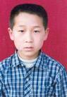 孙海波(16岁) 母亲李国俊(山东，37岁)，于 2002年6月5日被迫害致死，孙海波现与父亲孙读贤艰难度日