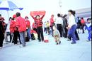 法轮功学员在天安门广场展示横幅和平请愿　05/03/2001