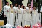 Published on 5/14/2004 Falun Gong practitioners from every corner of Taiwan celebrated World Falun Dafa Day on the second Sunday of May (Mother’s Day) with singing and dancing performances.
