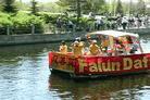 Published on 5/20/2003 On May 18, 2003, the annual Tulip Festival Flower Boat Parade took place in Dow’s Lake Park. To celebrate the 11th anniversary of Falun Dafa’s introduction to the public and the fourth Falun Dafa Day, and to let more people know about Falun Dafa, Ottawa and Montreal area Dafa practitioners participated in the boat parade.
