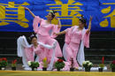 Published on 5/13/2002 On May 12, 2002, over three hundred Falun Gong practitioners and people of all walks attended the celebration of World Falun Dafa Day in Flushing, New York.


At the celebration party, practitioners performed many programs all written and directed by practitioners. These programs included a "Lion Dance", "Traditional Dance", "Drum", "Flute and Cello Trio", "Poem Reading with Music", "Solo", "Tang Dynasty Costumes Dance Performance" and others. The performance lasted over three hours. After several weeks of preparation, these programs reached quite high standards. Because the performing practitioners used their hearts to express their own experiences, the programs aroused strong responses in the audiences’ hearts.


