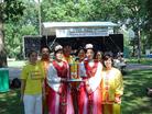 Published on 7/6/2004 Missouri Falun Gong practitioners participated in the Springfield Independence Day parade and won the Best Procession Award, July 4, 2004.