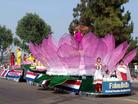 Published on 7/7/2004 Falun Gong Practitioners win first place in Suburban Los Angeles Parade, July 5,2004. 