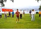 Published on 5/13/2000 Swiss practitioners have group practice and introduce Falun Dafa to the public.