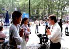 Published on 5/13/2000 On May 13, 2000 the first World Falun Dafa Day in New York.