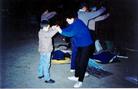Published on 4/19/2004 历史图片集：法轮大法在武汉
95年武汉小学员学炼功