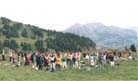 Published on 7/10/2000 2000年6月，参加联合国发展会议的欧洲学员在瑞士阿尔卑斯山上的集体炼功
