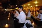 Published on 10/27/2002 香港学员遮打花园举行烛光守夜和发正念（图）
