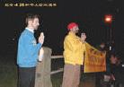 Published on 4/27/2002 图片报导：华盛顿大法弟子纪念4-25和平上访三周年
