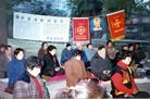 Published on 4/19/2004 历史图片集：法轮大法在武汉-94年大法学员集体学法

