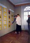 Published on 2/14/2002 During the Photo Exhibition in Latvia, Many People Learn Falun Gong Exercises Right on the Spot

