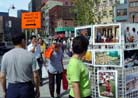 Published on 10/28/2001 New York practitioners hold photo exhibition in Manhattan&rsquo;s Chinatown for Chinese people

