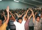 Published on 4/26/2001 Falun Gong Introduction Class in Bali, Indonesia Draws a Crowd of Hundreds.
