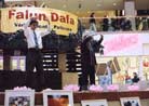 Published on 3/23/2002 Montreal Dafa Practitioners Spread the Fa and Clarify the Truth in Downtown Shopping Center 