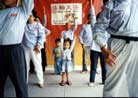 Published on 11/7/2001 Practitioners in Yilan Collect Signatures and Hongfa