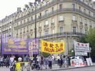 Published on 9/2/2002 French Falun Dafa Practitioners Peacefully Protest in Front of Cambodian Embassy