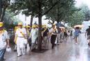 Published on 7/25/2001 722 两周年韩国弟子在汉城风雨中游行正法