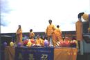 Published on 8/15/2001 澳州昆士兰省大法弟子参加“蔗糖节”游行庆祝活动
