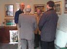 Published on 3/19/2002 英国唐沃斯市市长、议长参观在市政厅举行的“正法之路图片展”(图)
