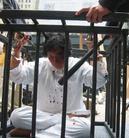 Published on 5/27/2004 图片报道：法轮功学员在芝加哥演示迫害酷刑
