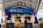 Published on 8/15/2002 US Falun Dafa Practitioners Clarify the Truth at the Iowa State Fair