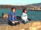 3/29/2002发表.֤����ʦ���������Աȼ硪��Ӣ���󷨵�����������Ӱ(ͼ)
