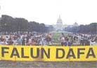 Published on 7/2000 Practitioners in Washington, DC Demonstrated Falun Gong Exercises to the Public

