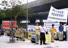 Published on 1/14/2002 Hong Kong Practitioners Hold Sit-in Outside China’s Liaison Office to Commemorate Those who Have Lost their Lives and to Strongly Condemn the Jiang Regime’s Brutal Killing of Dafa Practitioners
