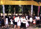 Published on 11/27/2001 Practitioners in the Countryside Clarify the Truth to the Tourists

