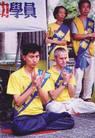Published on 8/14/2002 法轮功学员在香港开始为期54小时的绝食请愿，抗议江泽民集团对法轮功的迫害向香港延伸，并呼吁各界善良人士及国际社会共同关注