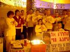 12/10/2002发表.��ɫ�к͵¹����ֹ�ѧԱ����Ӫ����ΰ(ͼ)

