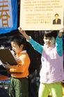 3/18/2003发表.ͼƬ������ŦԼѧԱ���й�������ǩ��������Ӫ������������˹-��
