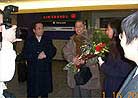 Published on 1/16/2001 加国公民张昆仑教授15日晚回到渥太华继续修炼法轮功