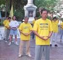 Published on 7/7/2001 佛罗里达联合时报：法轮功支持者们在杜瓦尔唤起人们的关注
