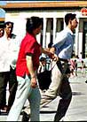 Published on 10/10/2000 BBC:公安在天安门广场带走法轮功示威者
