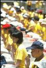 Published on 7/4/2002 中央社图片报导：法轮功学员在香港中环遮打花园练功
