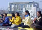 Published on 4/11/2002 On April 9, 2002, to protest the persecution against Falun Gong in China, Falun Gong practitioners perform the sitting meditation in front of the Prime Minister’s Office during Jiang Zemin’s meeting with German Prime Minister Schreer. Jiang is having a six day visit in Germany.