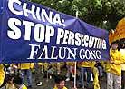 Published on 2/23/2000 法轮功成员在香港抗议中国政府严厉镇压