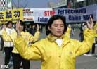 Published on 4/9/2002 European News Net: Protesting the persecution of Falun Gong during Jiang’s visit