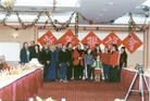 Published on 11/30/2004 		历史图片：99年1月大连学员同海外学员集体炼功 
