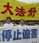 Published on 7/20/2009 法轮功,十年反迫害　法轮功学员全心付出（图）